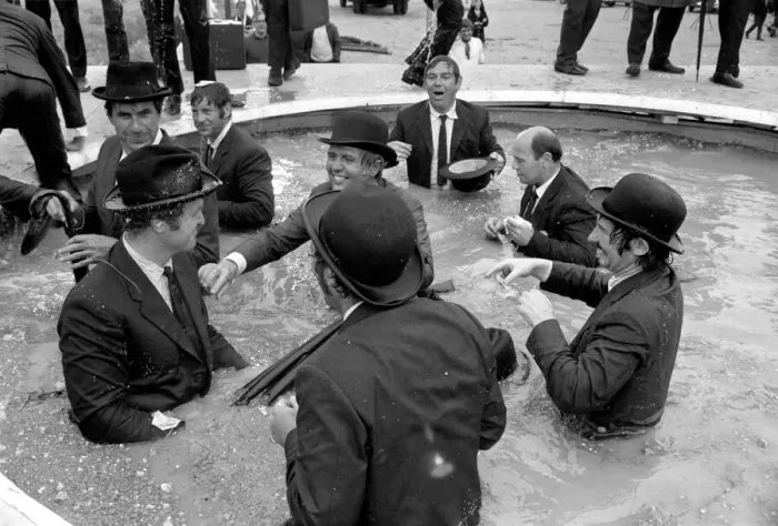 Framed Print : Bowler hatted gents at the Sceptic money pool. June 1969 Z06342-004 Framed Print : Bowler hatted gents at the Sceptic money pool. June 1969 Z06342-004