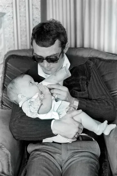 Framed Print : Boxer Alan Minter pictured at his Crawley Sussex home with his six month old baby