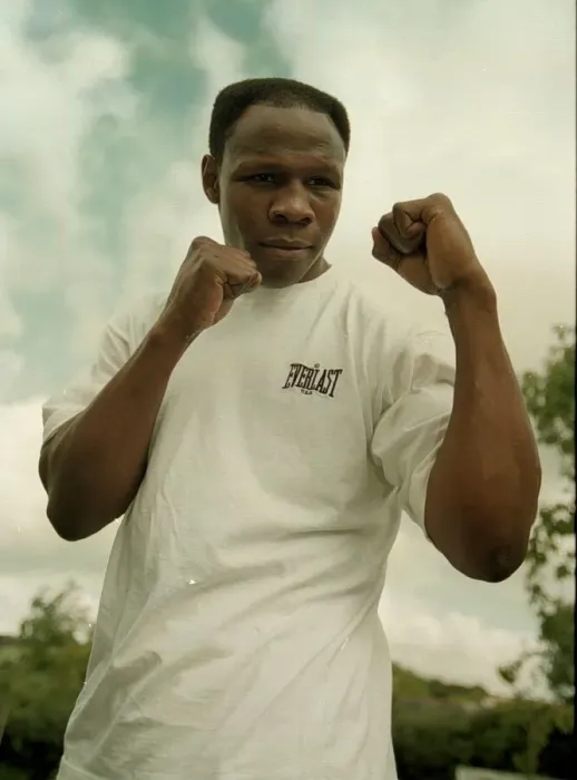Framed Print : Boxer Chris Eubank July 1998 Out training before his title fight with Carl Framed Print : Boxer Chris Eubank July 1998 Out training before his title fight with Carl