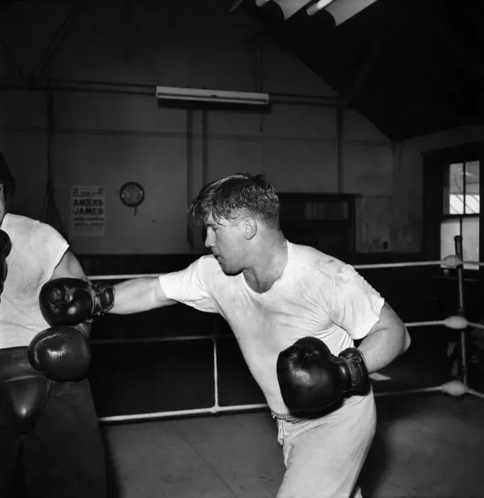 Framed Print : Boxer Don Cockell seen here Training in a Brighton Gym for his next fight his sparring
