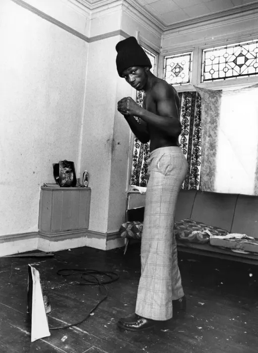 Framed Print : Boxer Glen McEwan at home in Handsworth, Birmingham. Things are looking up for Glen Framed Print : Boxer Glen McEwan at home in Handsworth, Birmingham. Things are looking up for Glen