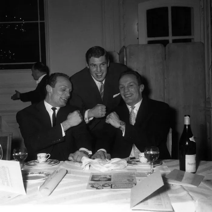 Framed Print : Boxer Henry Cooper & his brother Jim Cooper January 1999 are pictured with boxer Framed Print : Boxer Henry Cooper & his brother Jim Cooper January 1999 are pictured with boxer
