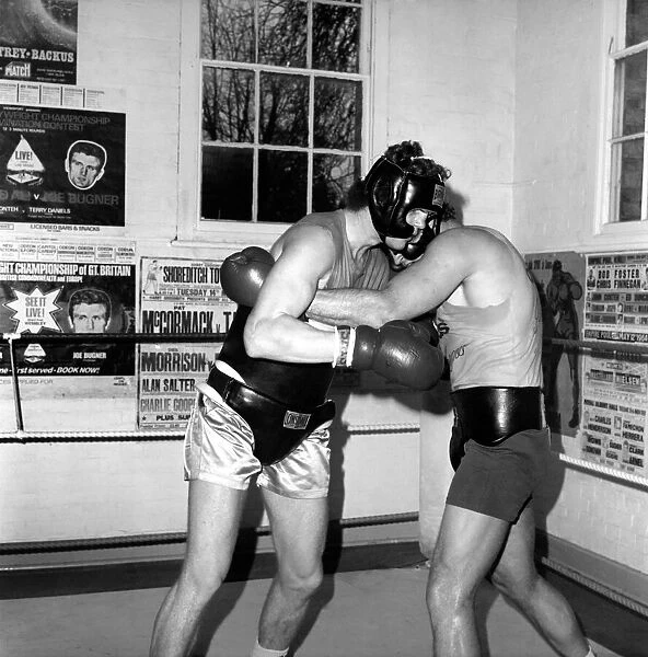Boxer Joe Bugner in training. April 1974 S74-6639-004