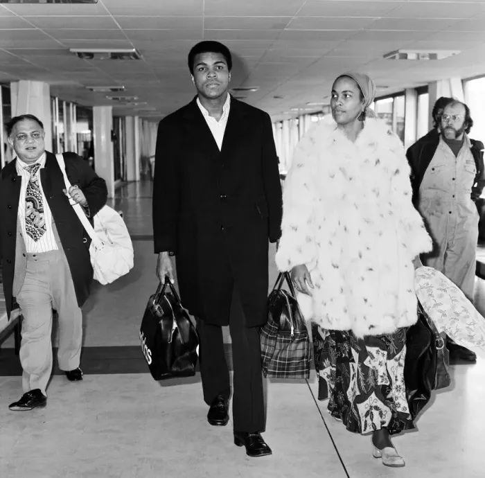 Framed Print : Boxer Muhammad Ali and wife Belinda at Heathrow Airport en route to Beruit from New York