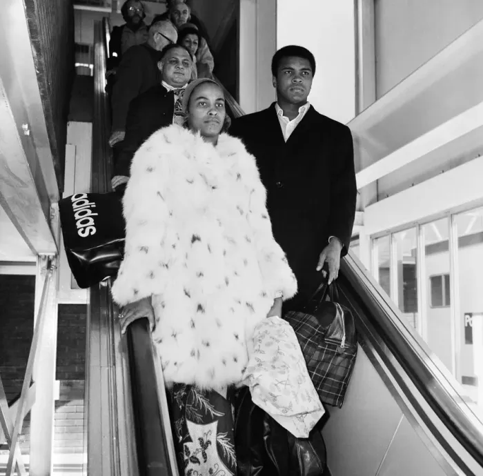 Framed Print : Boxer Muhammad Ali and wife Belinda at Heathrow Airport en route to Beruit from New York Framed Print : Boxer Muhammad Ali and wife Belinda at Heathrow Airport en route to Beruit from New York