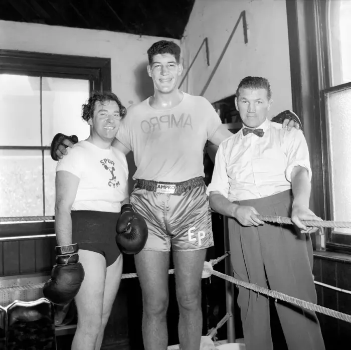 Framed Print : Boxer in training in a East London gym. 1954 A168b-004 Framed Print : Boxer in training in a East London gym. 1954 A168b-004
