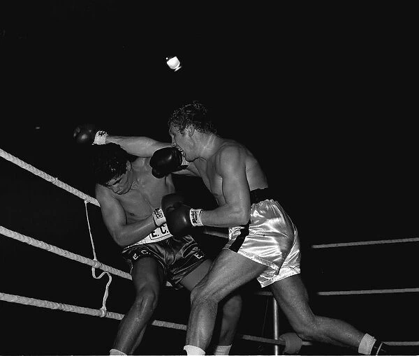 Boxers Billy Walker v Eduardo Corletti Boxing in 1965