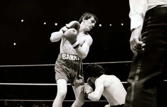 Framed Print : Boxing - Barry McGuigan v Esteban Eguia at the Royal Albert Hall