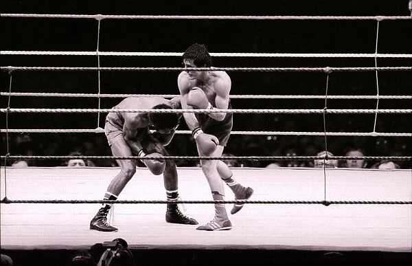 Boxing-Boxing Featherweight champion of the world. Barry McGuigan v Eusebio Pedroza