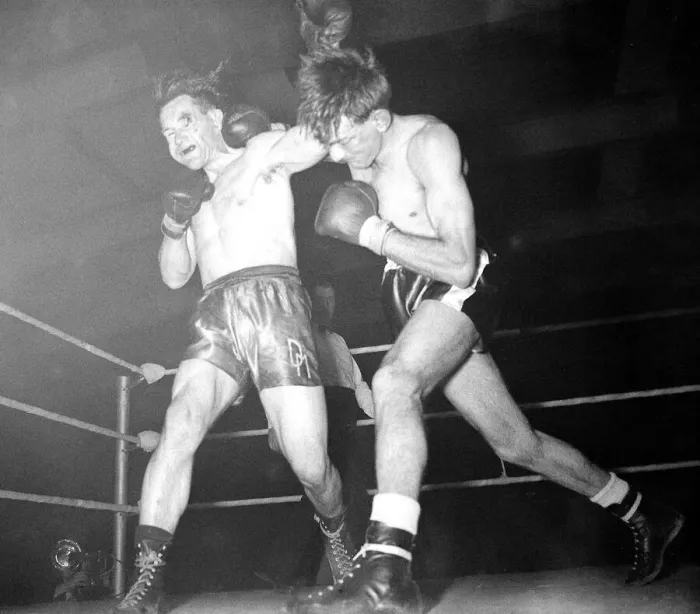 Framed Print : Boxing -Duggie Du Preez v Danny Malloy November 1951 Framed Print : Boxing -Duggie Du Preez v Danny Malloy November 1951