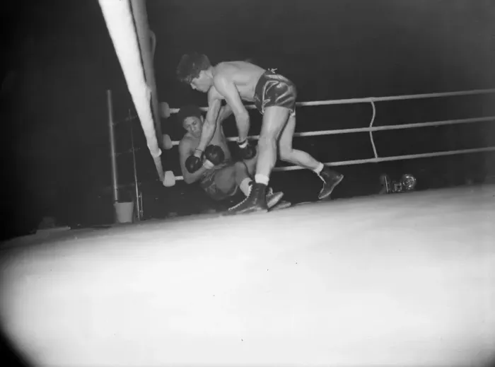 Framed Print : Boxing Eddie Phillips v Arthur Howard 12 / 3 / 1952 C1228 / 1 Framed Print : Boxing Eddie Phillips v Arthur Howard 12 / 3 / 1952 C1228 / 1