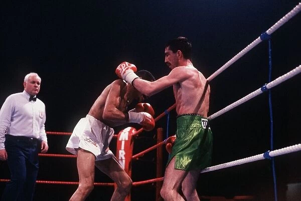Boxing flyweight title fight 1990. Dave McAuley v Louis Curtis at Kings Hall