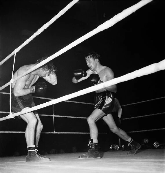 Boxing. Geo Stewart v Sammy McCarthy. October 1952 C4792-003