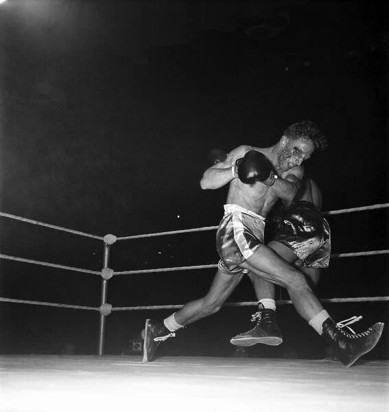 Boxing. Geo Stewart v Sammy McCarthy. October 1952 C4792-001