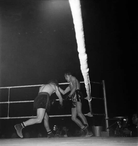 Boxing. Geo Stewart v Sammy McCarthy. October 1952 C4792-002