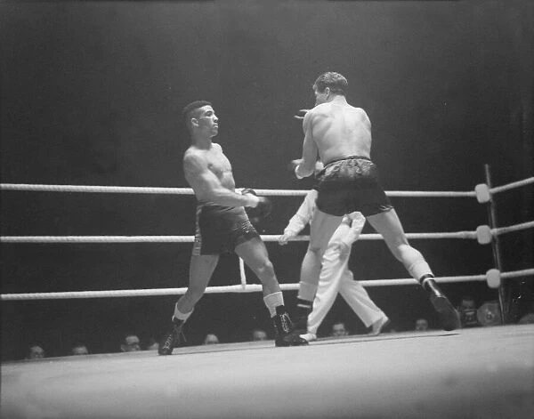 Boxing at Harringay 1951 Randolph Turpin v Luc van Dam DM 28  /  2  /  1951