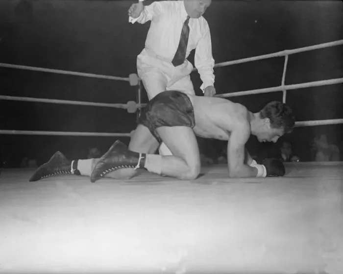 Framed Print : Boxing at Harringay 1951 Randolph Turpin v Luc van Dam DM 28 / 2 / 1951 Framed Print : Boxing at Harringay 1951 Randolph Turpin v Luc van Dam DM 28 / 2 / 1951