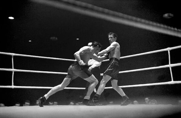 Boxing at Harringay Terry Allen v. Rinty Monaghan. February 1949 O16785-001