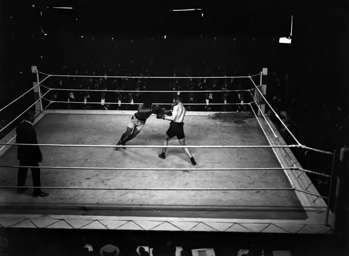 Framed Print : Boxing Johnny Basham V Francis Charles Framed Print : Boxing Johnny Basham V Francis Charles