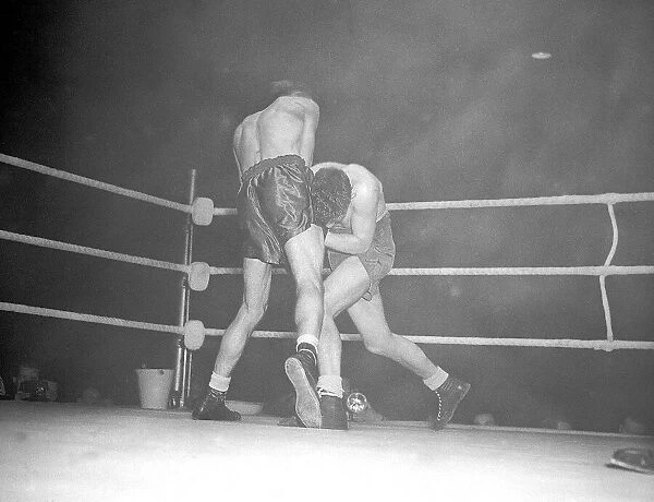 Boxing match Eddie Thomas v Henry Hall November 1949 in the boxing ring boxc
