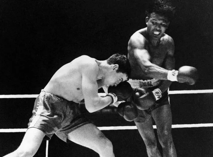 Framed Print : Boxing match at Empire Pool, Wembley, London, United Kingdom. Sugar Ray Robinson v Framed Print : Boxing match at Empire Pool, Wembley, London, United Kingdom. Sugar Ray Robinson v