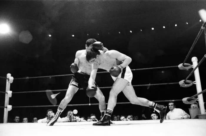 Framed Print : Boxing match between Jimmy Tibbs (white shorts) v Franco Macchia Framed Print : Boxing match between Jimmy Tibbs (white shorts) v Franco Macchia