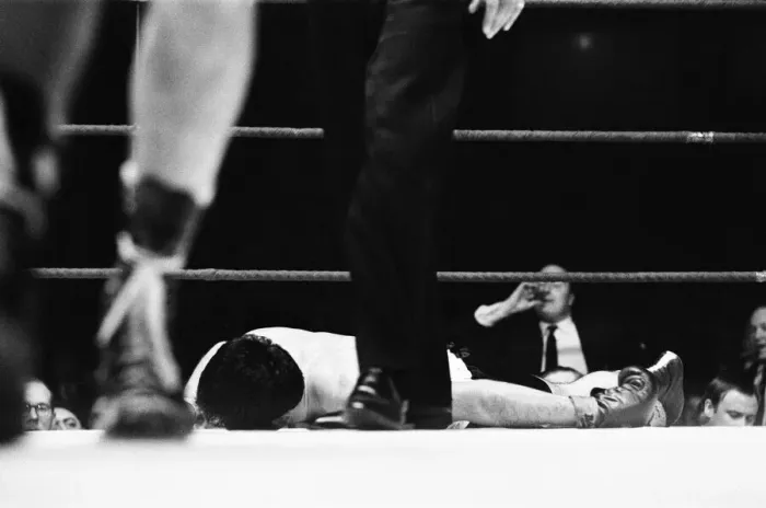 Framed Print : Boxing match between Jimmy Tibbs (white shorts) v Franco Macchia