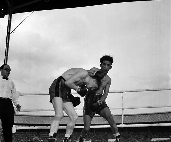 Boxing Pat McCarthy v. Jackie Turpin. June 1952 C2915A