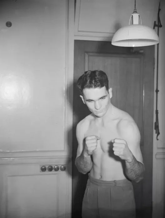 Framed Print : Boxing Peter Gallymore 21 / 2 / 1952 C900 / 1 Framed Print : Boxing Peter Gallymore 21 / 2 / 1952 C900 / 1