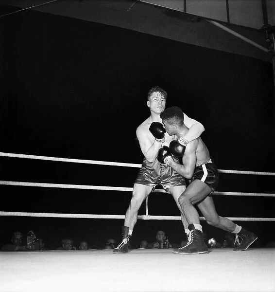 Boxing. Ralph Turpin v. Don Cockell. June 1952 C2915-001