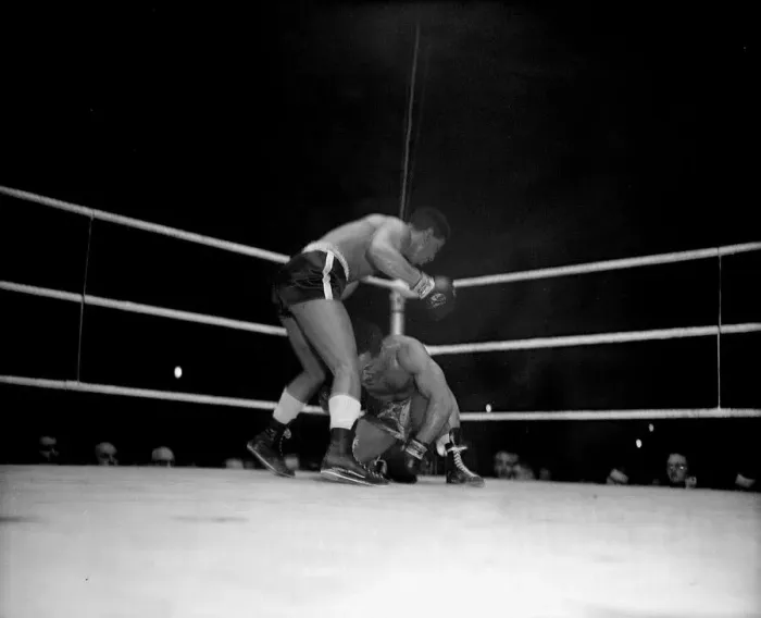 Framed Print : Boxing - Randolph Turpin v Alex Buxton - Nov 1956 Randolph Turpin knocks Alex Framed Print : Boxing - Randolph Turpin v Alex Buxton - Nov 1956 Randolph Turpin knocks Alex