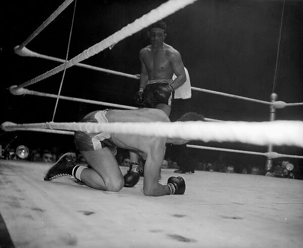 Boxing - Randolph Turpin v Buxton - Nov 1956 Randolph Turpin knocks Alex Buxton