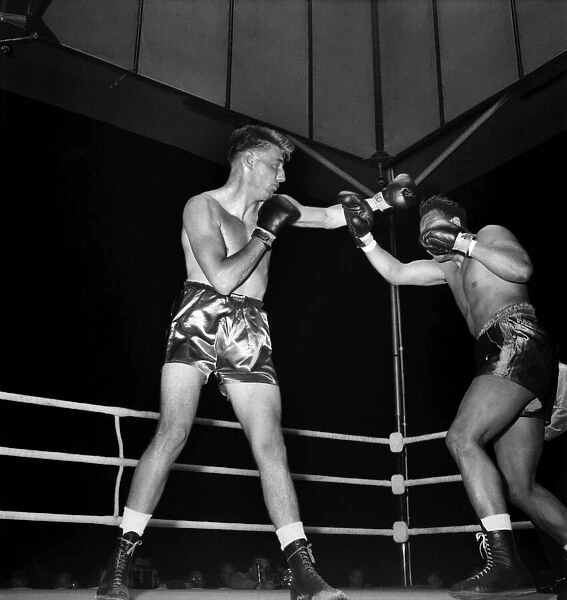 Boxing. Ray Wilding v. Aaron Wilson. June 1952 C2915B-001