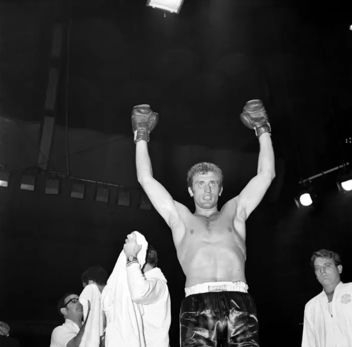 Framed Print : Boxing at the Royal Albert Hall. Heavyweight fight between Joe Bugner ( dark shorts Framed Print : Boxing at the Royal Albert Hall. Heavyweight fight between Joe Bugner ( dark shorts