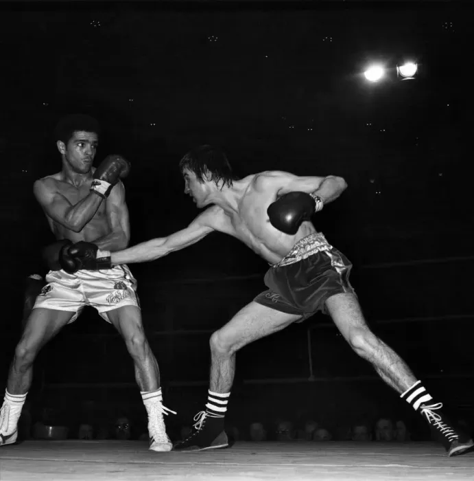 Framed Print : Boxing Sollas v. Revie: Vernon Sollas won last nights European Boxing Championship when Framed Print : Boxing Sollas v. Revie: Vernon Sollas won last nights European Boxing Championship when