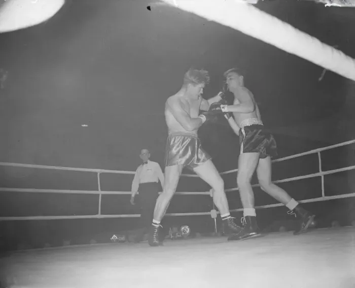 Framed Print : Boxing Stephen Olex vRay Wilding DM 14 / 11 / 1951 B5365 / 2 Framed Print : Boxing Stephen Olex vRay Wilding DM 14 / 11 / 1951 B5365 / 2