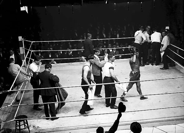 Boxing Wells V Beckett May 1920 Beckett acknowledging cheers from the crowds after