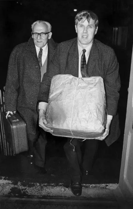 Framed Print : Boy Brownsword carrying a parcel full of votes from Norton Colliery in Stoke-on-Trent