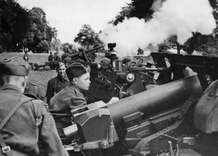 Framed Print : Boy cadets of 14-17 years old are learning the complex craft of modern soldiering