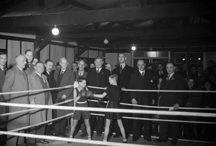 Framed Print : Boys boxing at Shepperton November 1937 L50 Framed Print : Boys boxing at Shepperton November 1937 L50