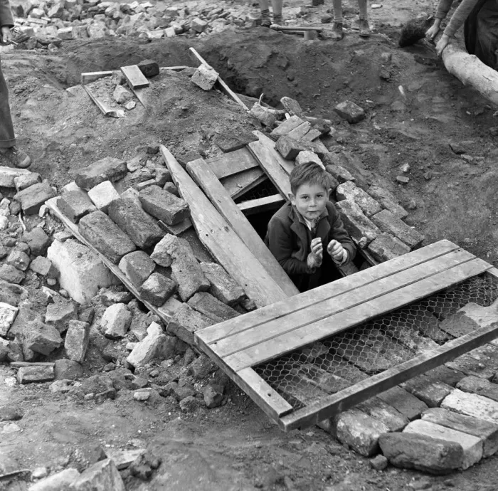 Framed Print : Boys playing at Clydesdale Road adventure playground. 18th May 1955