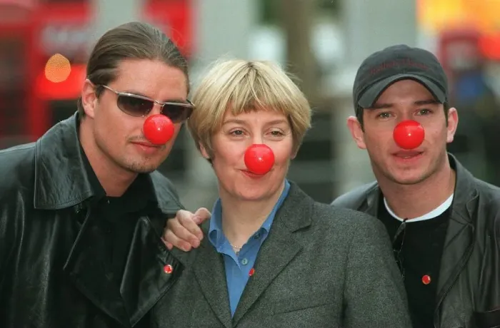 Framed Print : Boyzones Keith and Steve with Victoria Wood in London to day for the launch of comic Framed Print : Boyzones Keith and Steve with Victoria Wood in London to day for the launch of comic