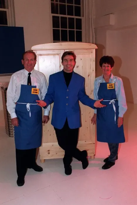 Framed Print : Bradley Walsh Comedian / TV Presenter May 98 With couples trying to put togeather Framed Print : Bradley Walsh Comedian / TV Presenter May 98 With couples trying to put togeather