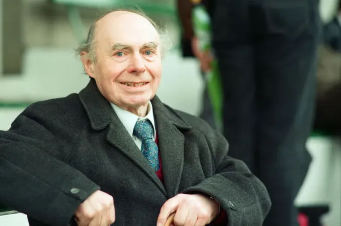 Framed Print : Former brain of Britain Walter Dobson recalls the Queen