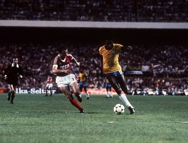 Brazil v Russia World Cup 1982 football Serginho (9