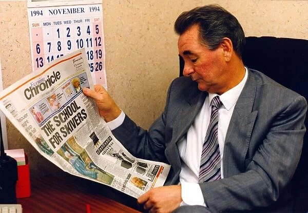 Brian Clough reads a copy of the Evening Chronicle in Newcastle 22 November 1994