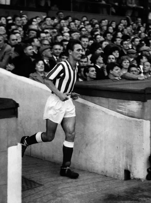 Framed Print : Brian Clough runs onto the field for Sunderland 2 September 1964 Framed Print : Brian Clough runs onto the field for Sunderland 2 September 1964