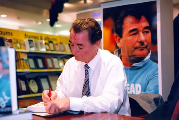 Framed Print : Brian Clough signs copies of his autobiography 22 November 1984 Framed Print : Brian Clough signs copies of his autobiography 22 November 1984
