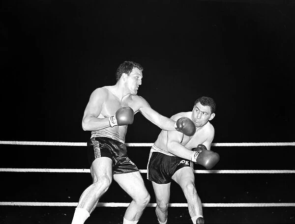 Brian London left) v Joe Erskin in 1958
