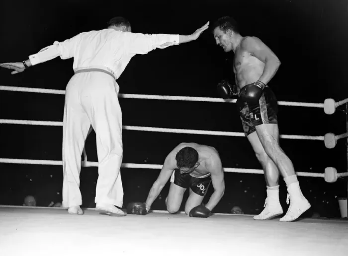 Framed Print : Brian London towers over Welshman Joe Erskin as the referee waves away London in their